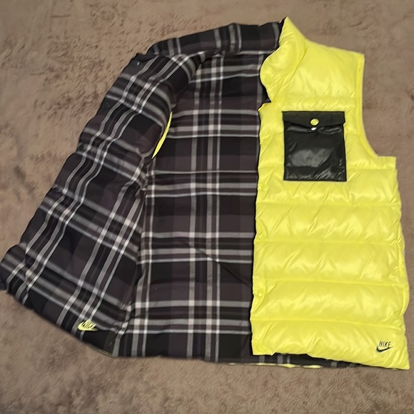 Nike Neon Yellow Puffer Reversible Vest - Picture 6 of 9
